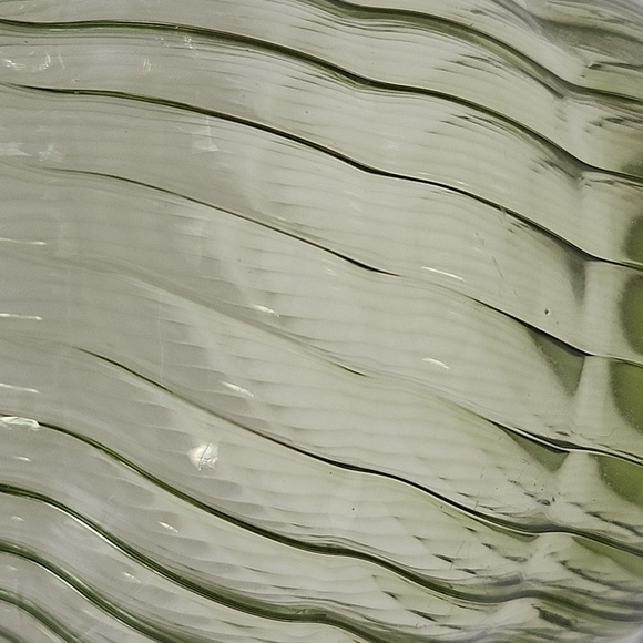 Vintage Green Vase With Swirls and Scalloped Rim 6.75" - Picture 6 of 8